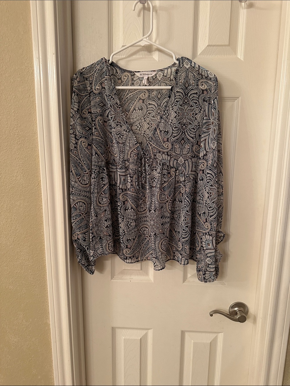 BCBGeneration Blue and White Paisley V-Neck Tie-Front Blouse